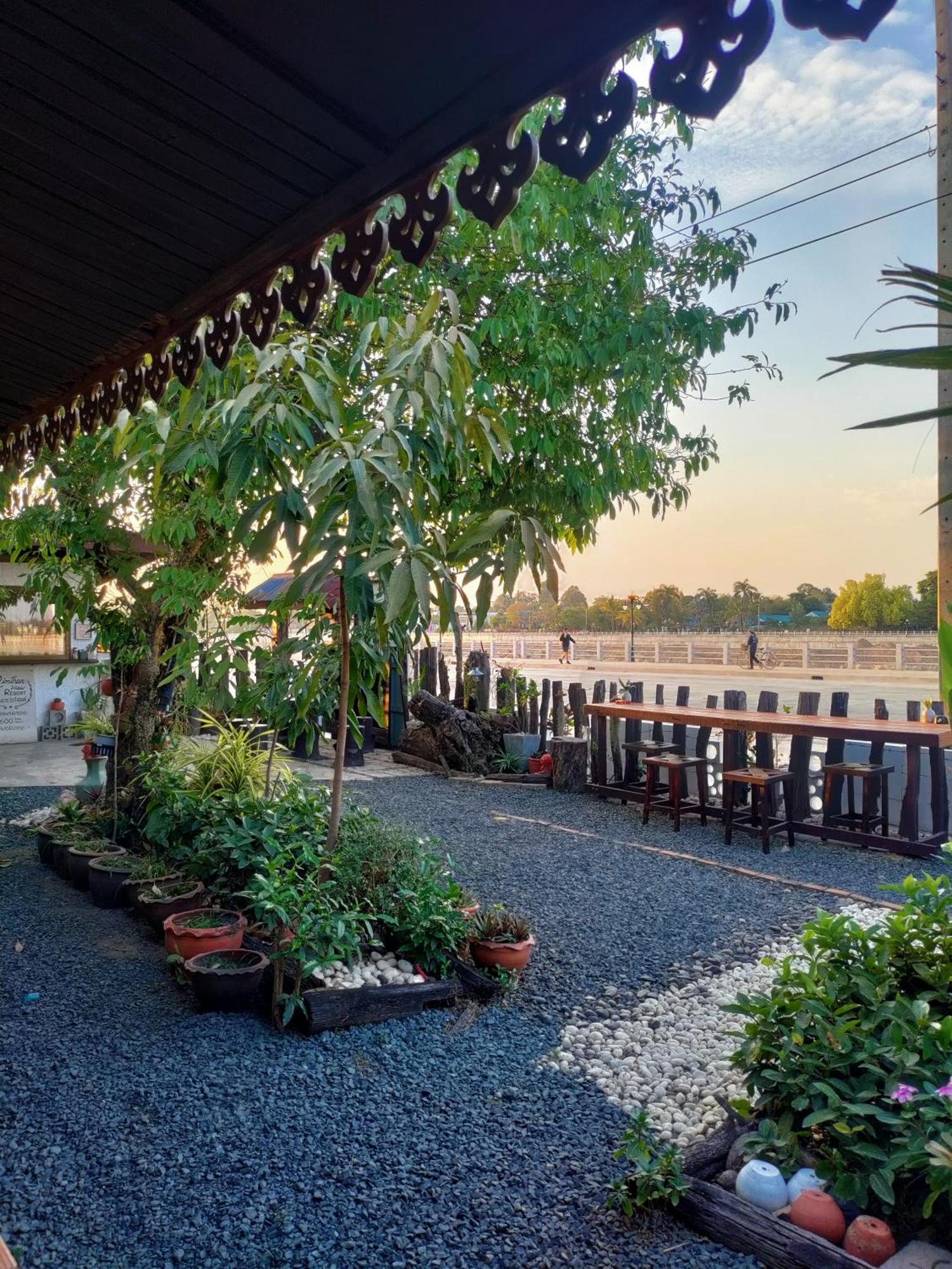 Rim Than View Resort Ubon Ratchathani Phòng bức ảnh